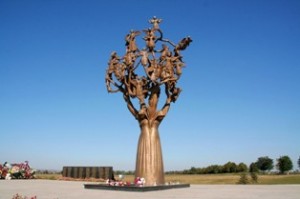 1-Беслан-памятник-«Древо-скорби»1-1024x682 - копия
